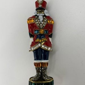 Nutcracker pin